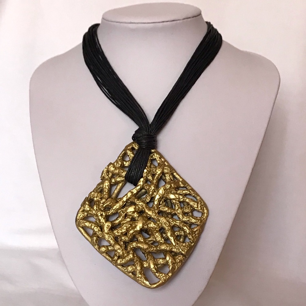 Oversized geometric hammered necklace